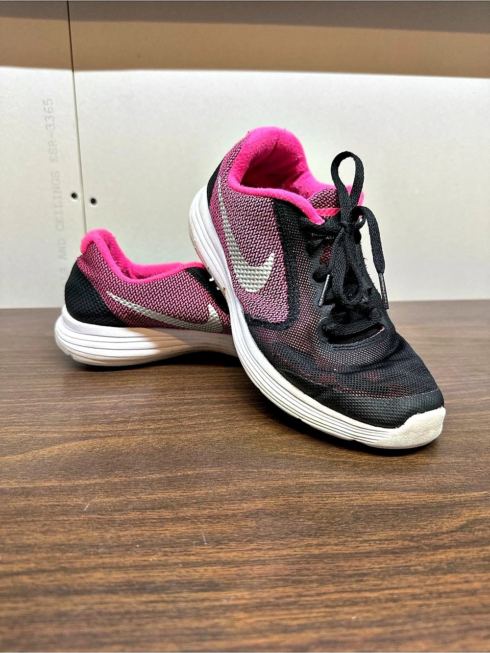 Nike Revolution 2 Girls US 4Y Black & Pink Sneakers